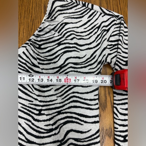Maeve Anthropologie Top Women’s Sz M Zebra Animal Print V Neck Soft Knit Sexy - Picture 6 of 12